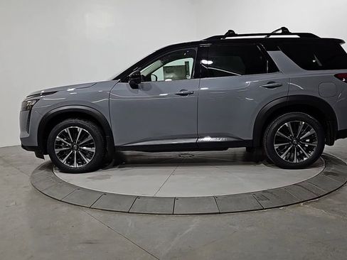 New 2026 Nissan Pathfinder Platinum image 2