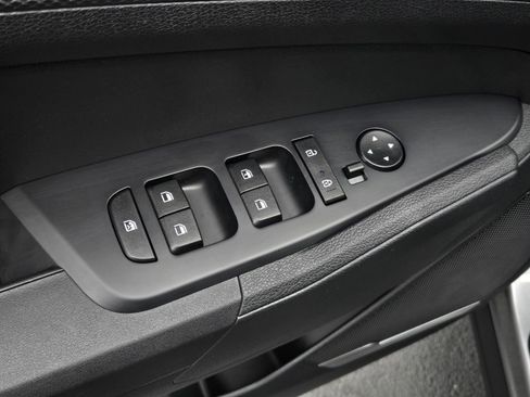 Used 2025 Kia Sportage LX image 10