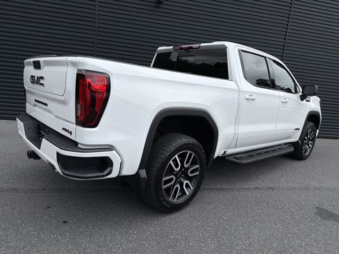 Used 2024 GMC Sierra 1500 AT4 w/ Technology Package AWD/4WD image 5
