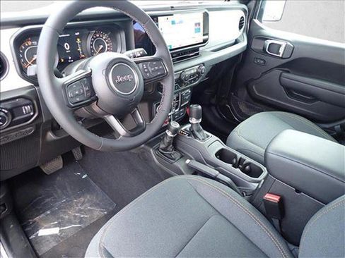 New 2025 Jeep Gladiator Sport AWD/4WD image 10