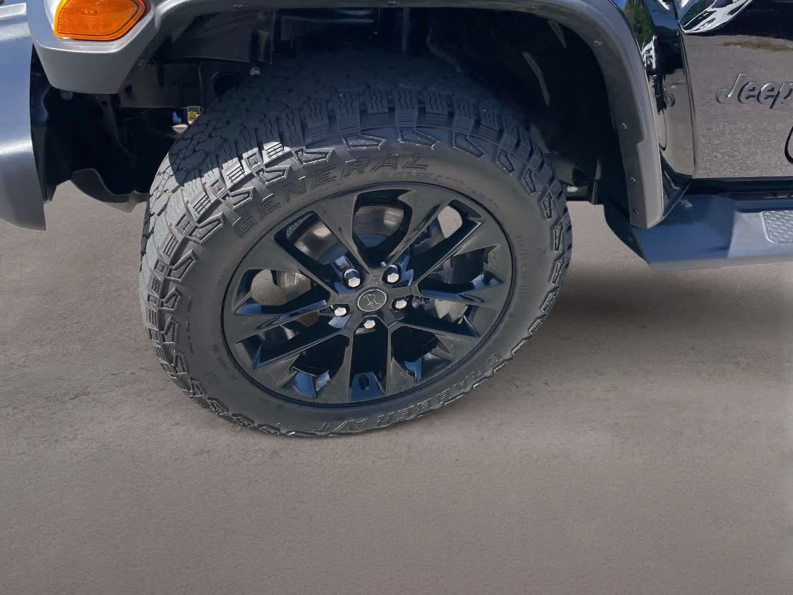 Used 2025 Jeep Gladiator Sport AWD/4WD image 9