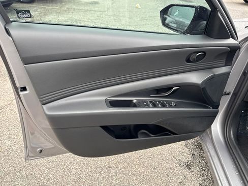 New 2025 Hyundai Elantra SEL image 10