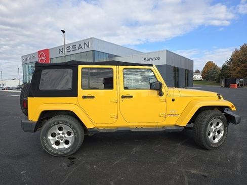 Used 2015 Jeep Wrangler Unlimited Sahara w/ Max Tow Package image 13