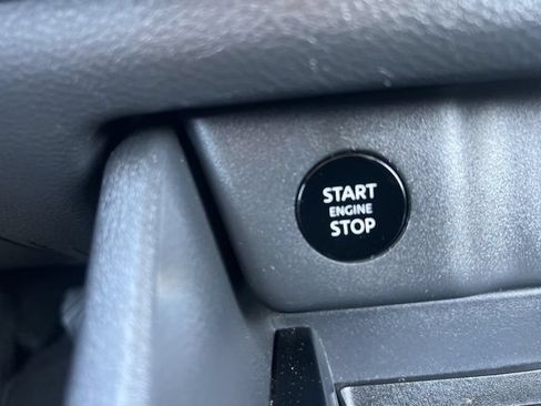 Used 2025 Nissan Rogue SV FWD image 18