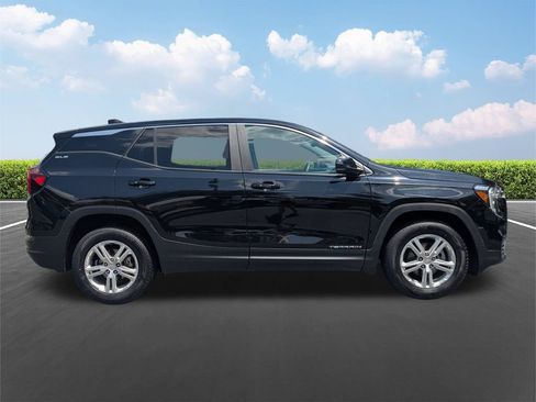 Used 2024 GMC Terrain SLE AWD/4WD image 3