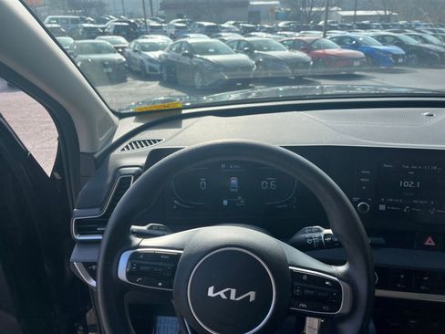 Used 2025 Kia Sportage LX image 28