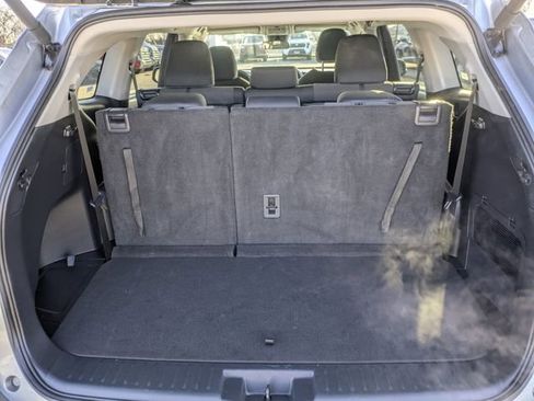 Used 2024 Toyota Highlander LE image 28