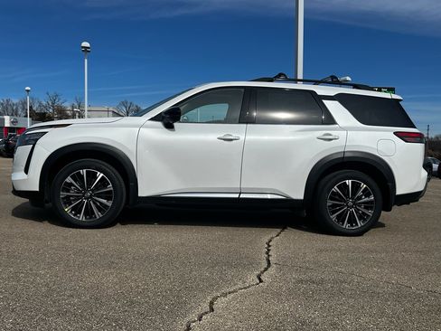 New 2026 Nissan Pathfinder Platinum w/ Cargo Package AWD/4WD image 9