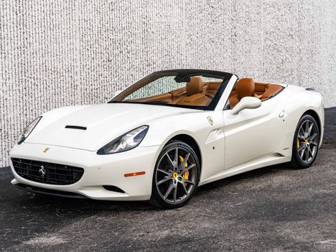 Used 2011 Ferrari California RWD image 1