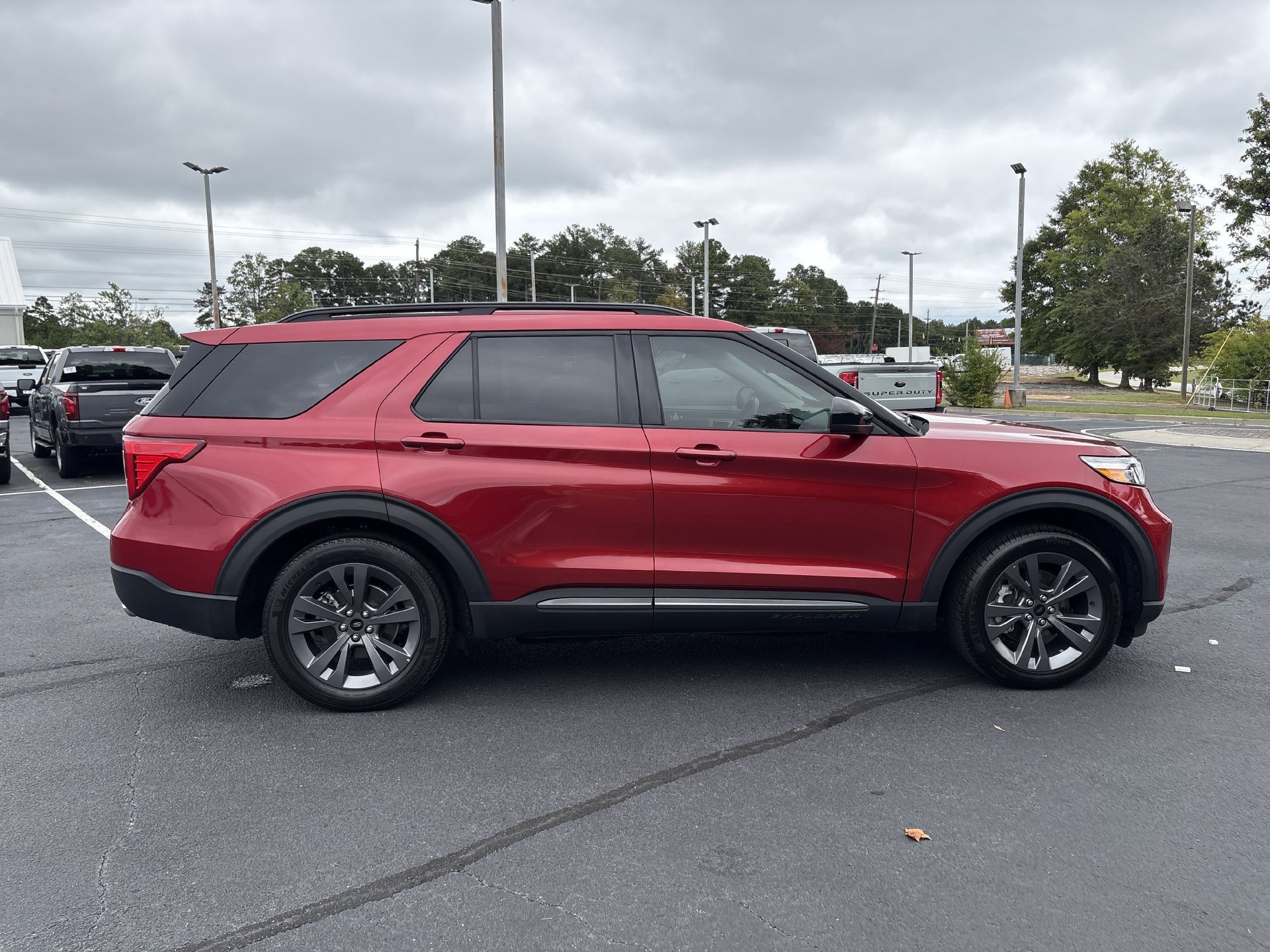 Certified 2024 Ford Explorer XLT w/ Equipment Group 202A RWD image 27