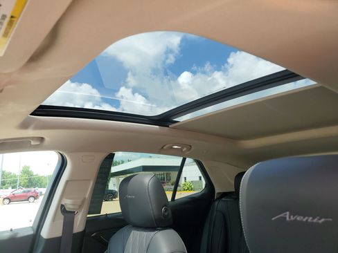 Certified 2022 Buick Envision Avenir w/ Technology Package II image 27