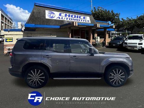 Used 2024 Lexus GX 550 AWD/4WD image 8