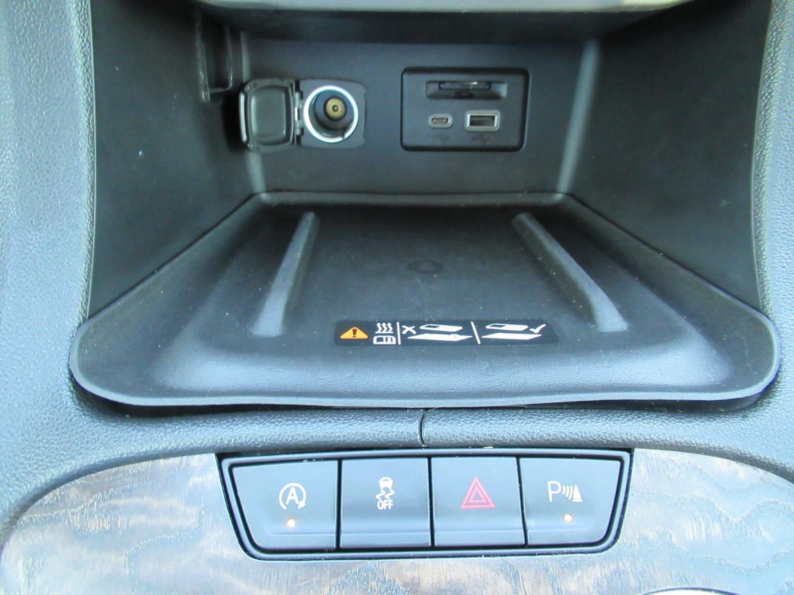 Used 2020 GMC Acadia Denali w/ Technology Package FWD image 28