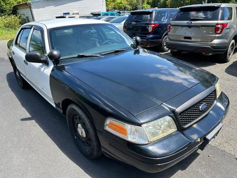 Used 2011 Ford Crown Victoria Police Interceptor image 2