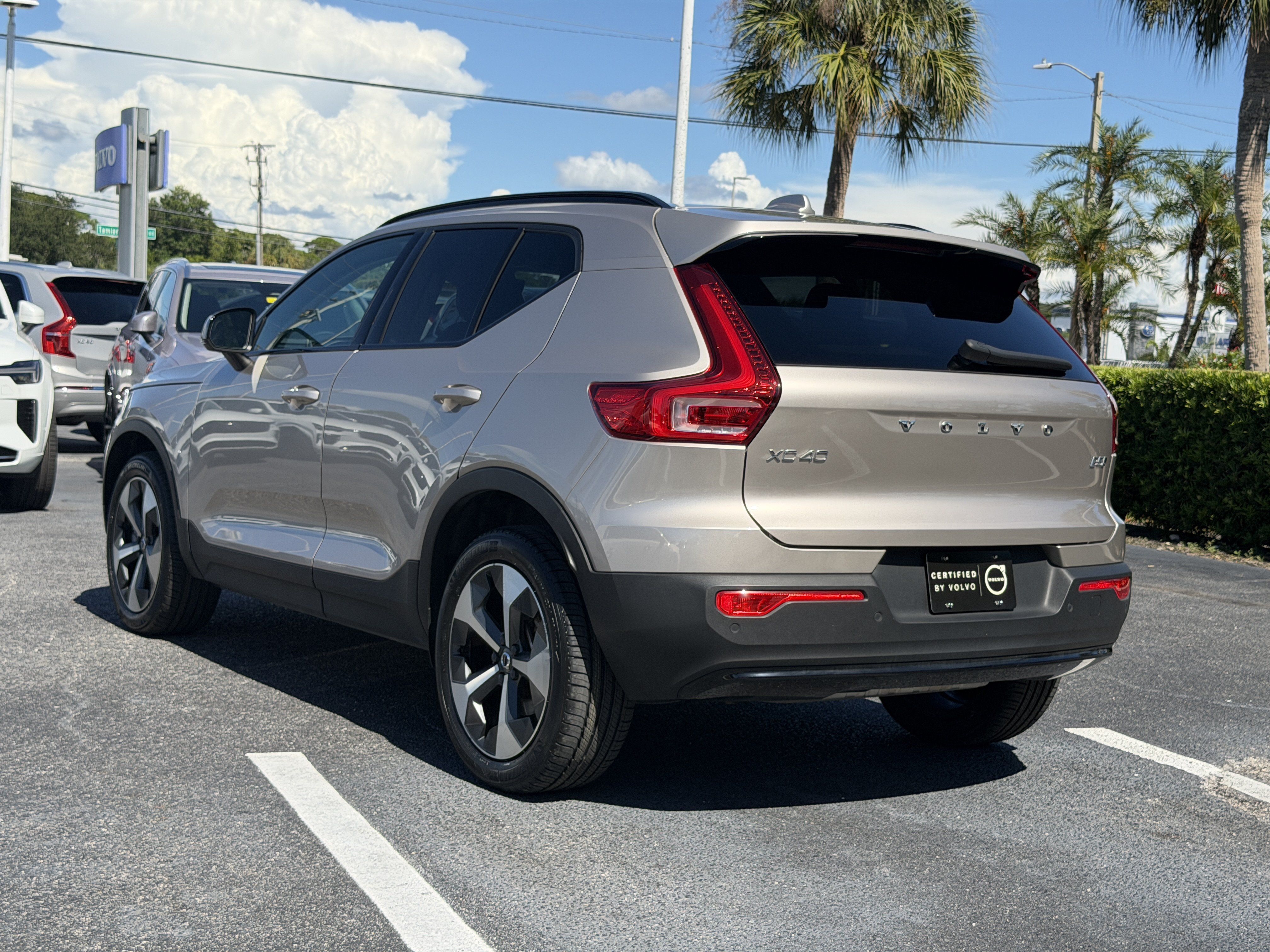 Certified 2024 Volvo XC40 B5 Core AWD/4WD image 5