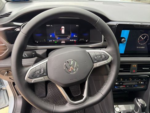 New 2026 Volkswagen Taos SE image 21