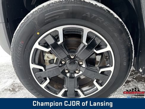 Used 2023 Jeep Renegade Latitude image 25