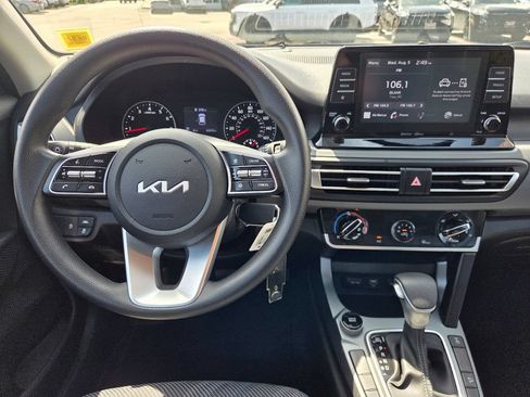 Used 2023 Kia Seltos LX AWD/4WD image 13