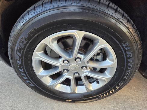Used 2015 Jeep Grand Cherokee Limited AWD/4WD image 27