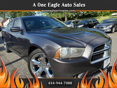 Used 2014 Dodge Charger SXT RWD image 1