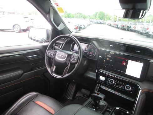 Used 2024 GMC Sierra 1500 AT4 w/ Technology Package AWD/4WD image 29
