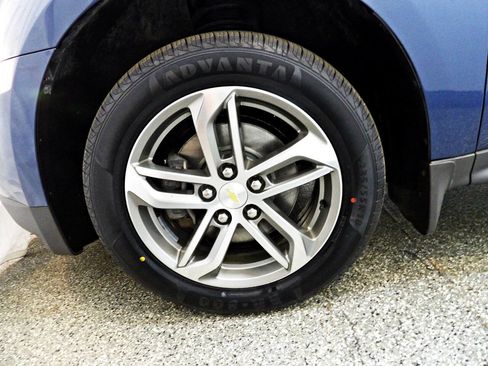 Used 2017 Chevrolet Equinox Premier w/ Enhanced Convenience Package AWD/4WD image 18
