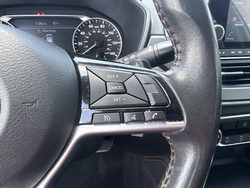 Used 2024 Nissan Altima 2.5 SR FWD image 23