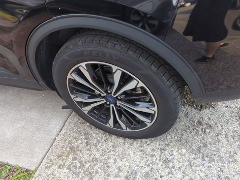 Used 2022 Ford Escape SE w/ SE Sport Appearance Package image 5