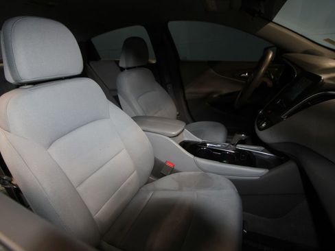 Used 2018 Chevrolet Malibu LT image 19
