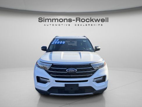 Used 2023 Ford Explorer XLT image 2