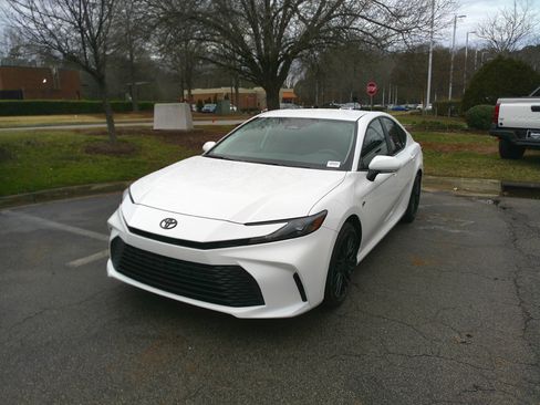 Used 2026 Toyota Camry LE image 38
