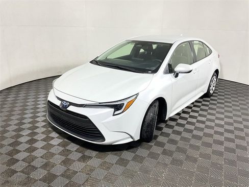 Used 2024 Toyota Corolla LE image 9