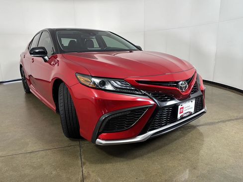 Used 2022 Toyota Camry XSE image 10