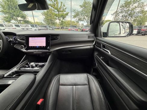 Certified 2022 Jeep Wagoneer Series III AWD/4WD image 21