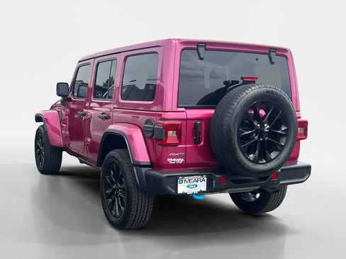 Used 2024 Jeep Wrangler Unlimited Sahara w/ Technology Group AWD/4WD image 13