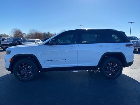New 2025 Jeep Grand Cherokee Limited image 4