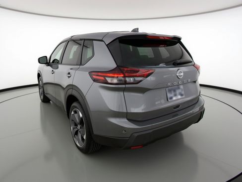 Used 2025 Nissan Rogue SV image 6