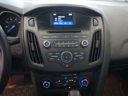 Used 2017 Ford Focus SE w/ Cold Weather Package FWD image 21