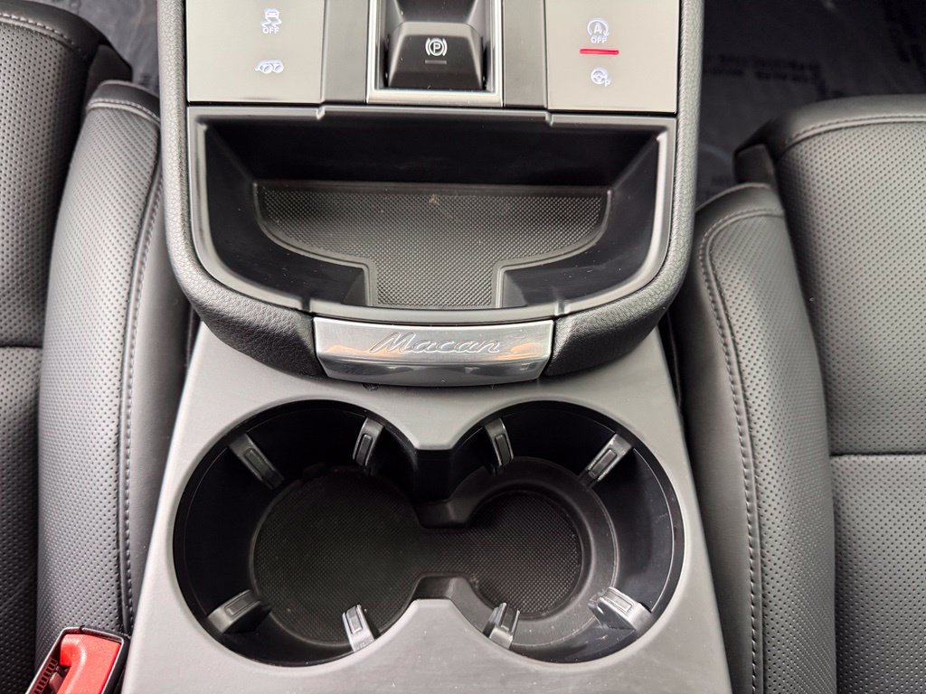 Certified 2024 Porsche Macan S AWD/4WD image 33