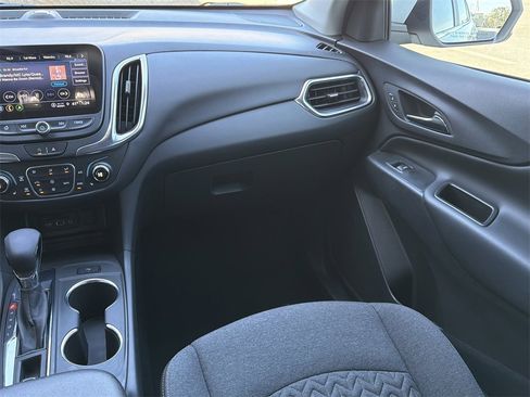 Used 2022 Chevrolet Equinox LT image 25