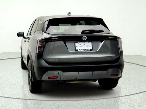 Used 2025 Nissan Kicks SV AWD/4WD image 6