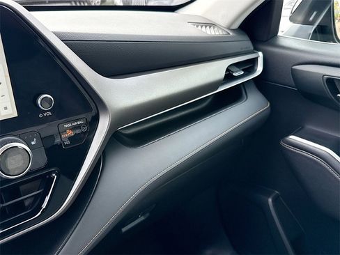 Used 2023 Toyota Highlander Bronze Edition image 22