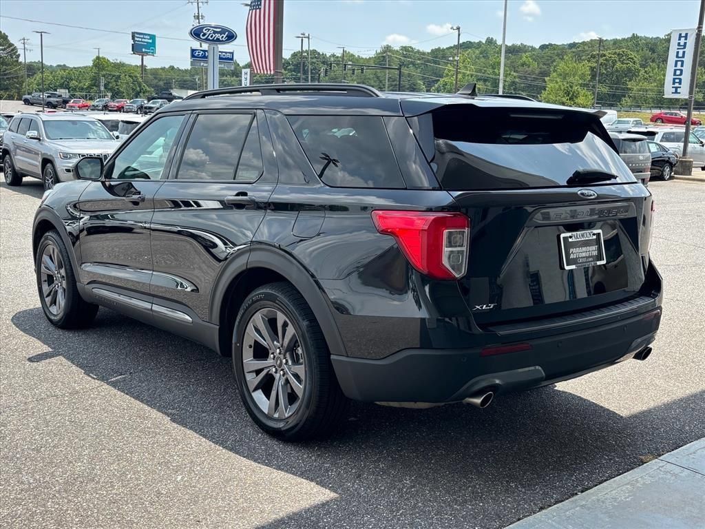 Used 2024 Ford Explorer XLT w/ Equipment Group 202A RWD image 2