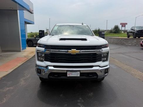 Used 2024 Chevrolet Silverado 2500 LT AWD/4WD image 3