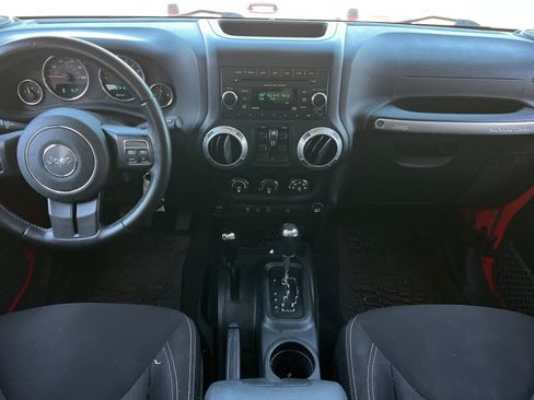Used 2018 Jeep Wrangler Unlimited Sahara AWD/4WD image 4