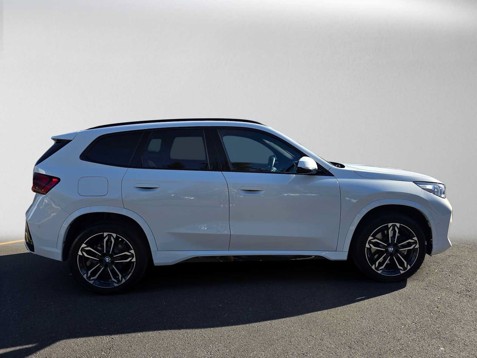 Used 2026 BMW X1 xDrive28i w/ M Sport Package AWD/4WD image 2