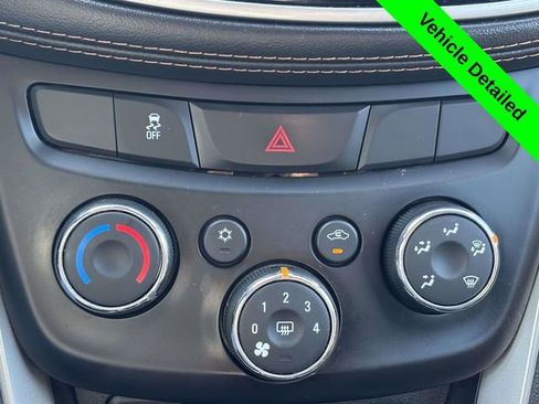 Used 2022 Chevrolet Trax LT w/ Sport Edition image 18