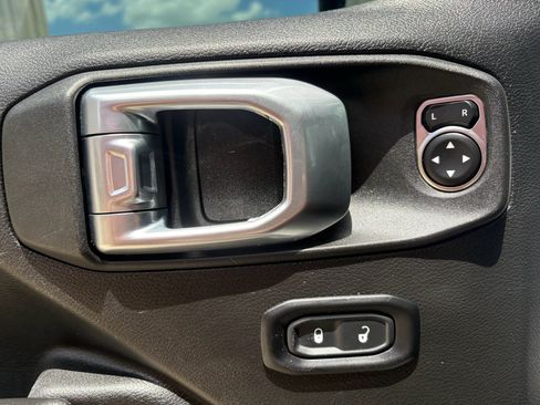 Used 2023 Jeep Gladiator Sport AWD/4WD image 10