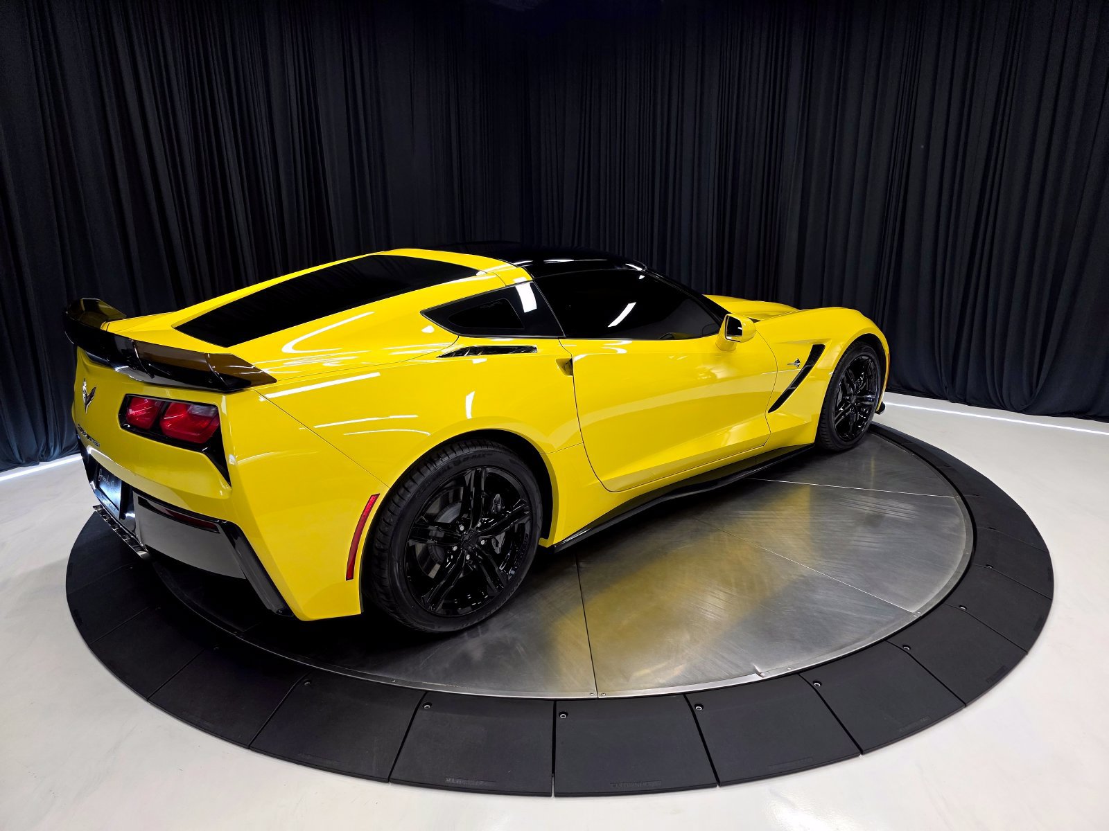 Used 2016 Chevrolet Corvette Stingray Coupe w/ 3LT Preferred Equipment Group RWD image 13