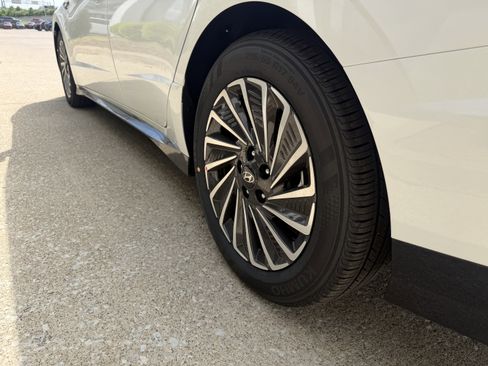 New 2026 Hyundai Sonata Limited FWD image 9